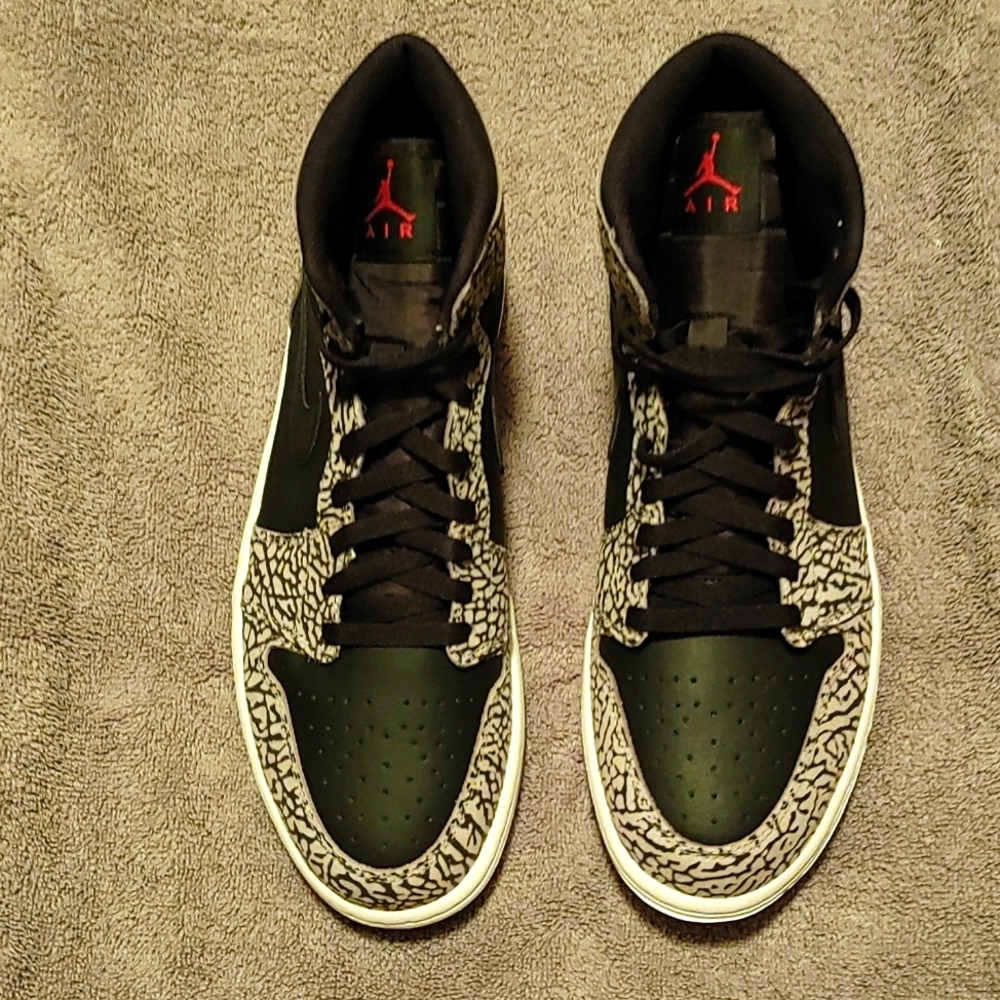 Air Jordan 1 Retro High 'Black Elephant'